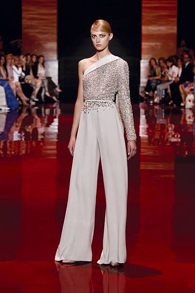 elie-saab-fall-2013-2014-couture-long-sleeve-v-neck-beige.jpg