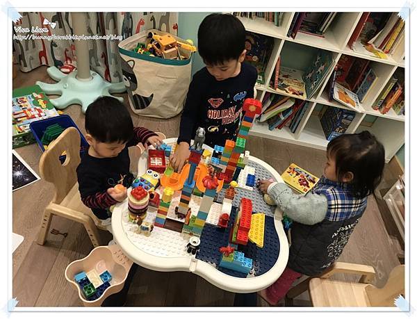 lego table24.jpg lego table24.jpg