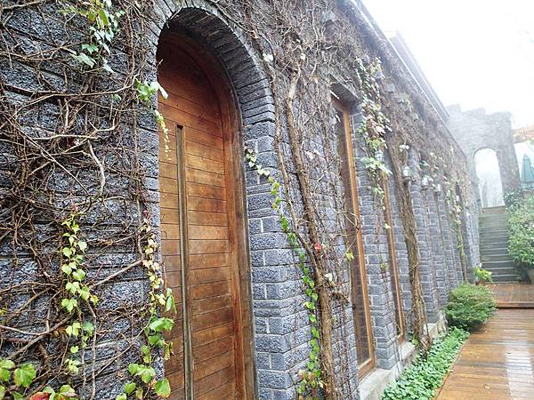 好喜歡這面古堡的牆喔!