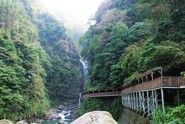 終於抵達瑞龍瀑布囉!