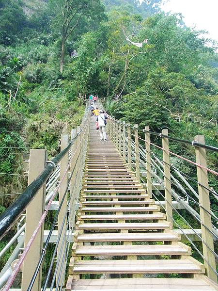 階梯吊橋.竹山天梯.可是很有名喔!