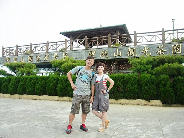 在海拔1200公尺高山.空氣好又涼快.拍得很起勁呀!