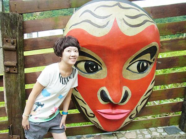 天才挑了一個我很喜歡的臉譜.是女性的臉.比較溫和