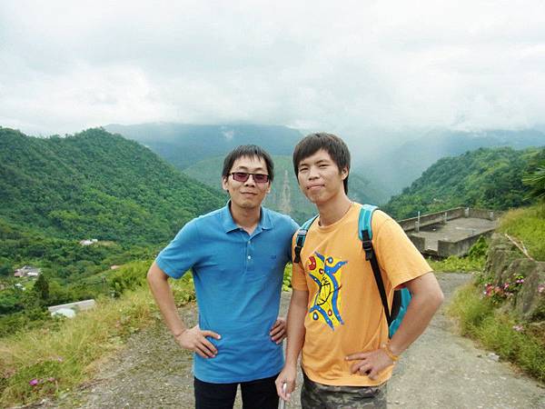 今日還多了位隨行的朋友.阿狗!怕他在家無聊揪他出來爬爬山