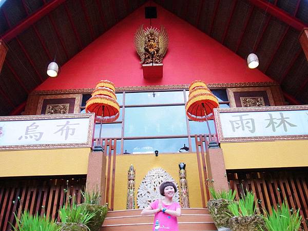 硬是要歪頭.哈哈