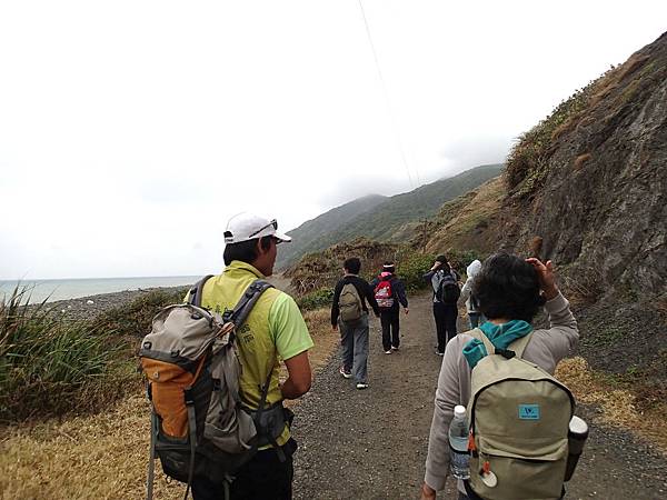 這日的天氣陰涼.偶爾飄細雨..算是好也不好..@@