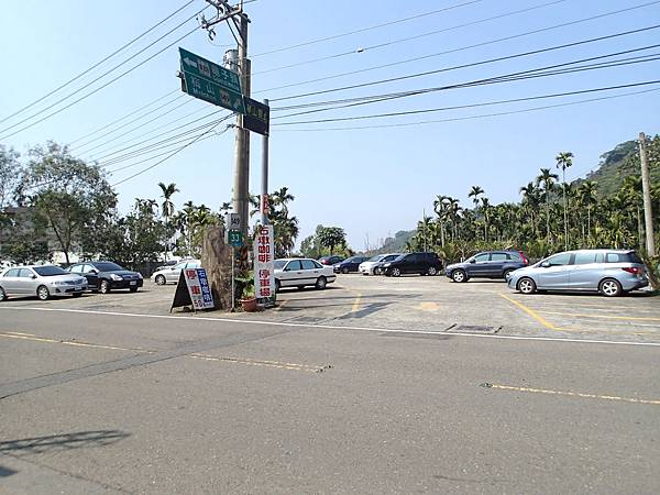 廟附近有很多私人停車場.又可在福華宮先上完廁所再出發