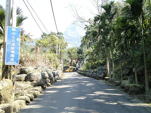 其實也可以開車直接抵達小天梯和情人吊橋入口.ㄉㄢ