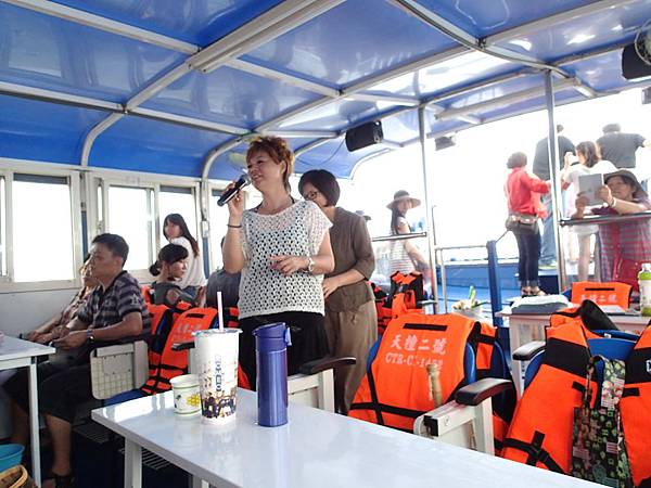 當然啦~主持的風格有些雙關語.天才本人不是很愛聽拉