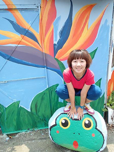 很努力地在演青蛙>"<