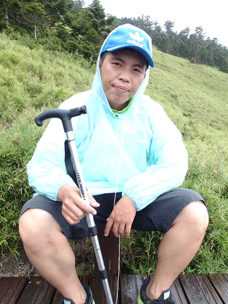 下山時開始下起雨來