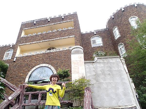 因為隱身在主館後方..所以一直無法拍下整個豪斯登堡