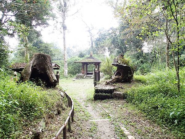 終於抵達特富野端的出入口囉!