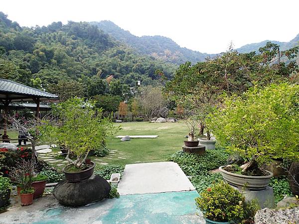 來到主要讓孩子快樂奔跑的大草皮囉!