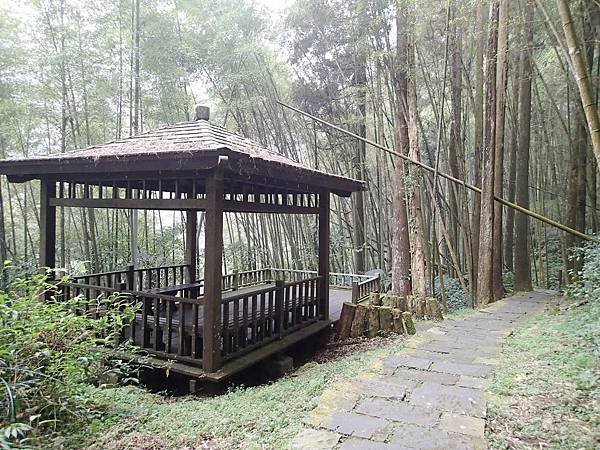 上面也有第一個涼亭