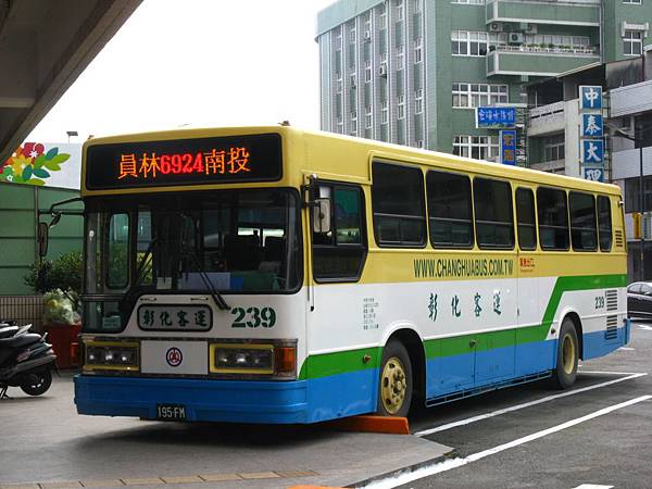 TWBus12 009.jpg