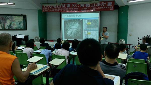 鍾明光室內 (1).jpg 鍾明光室內 (1).jpg