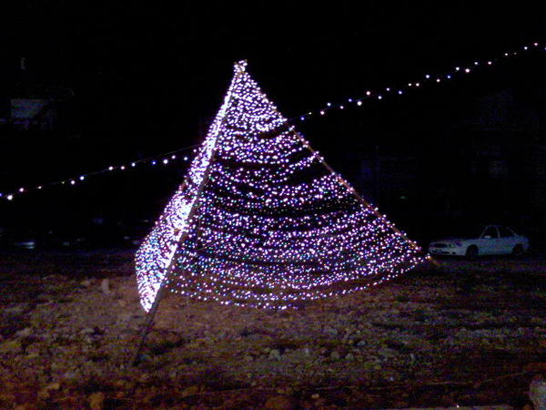 車站附近的聖誕金字塔