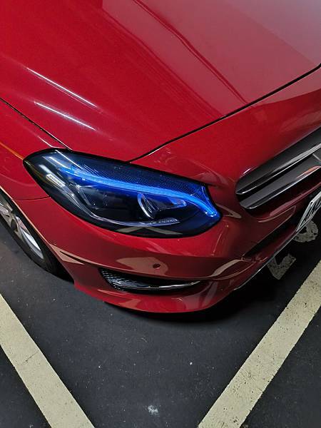 賓士B180的尋車燈/一抹藍迎賓燈