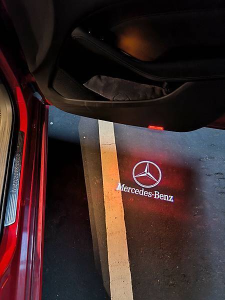 賓士B180的車門照地燈/禮貌燈