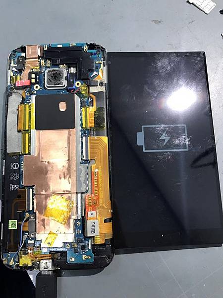 HTC M9液晶面板受潮