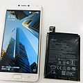 ZenFone 4 Max電池膨脹.jpg