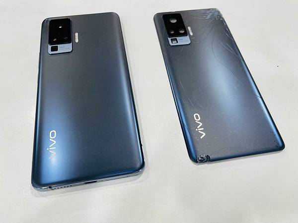 vivo X50 Pro後蓋破裂.jpg