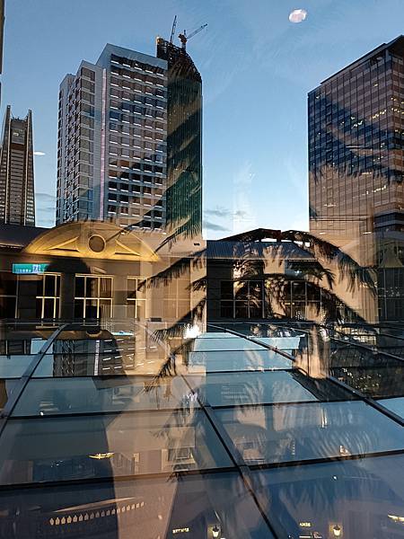 走進 貴婦百貨BELLAVITA~~