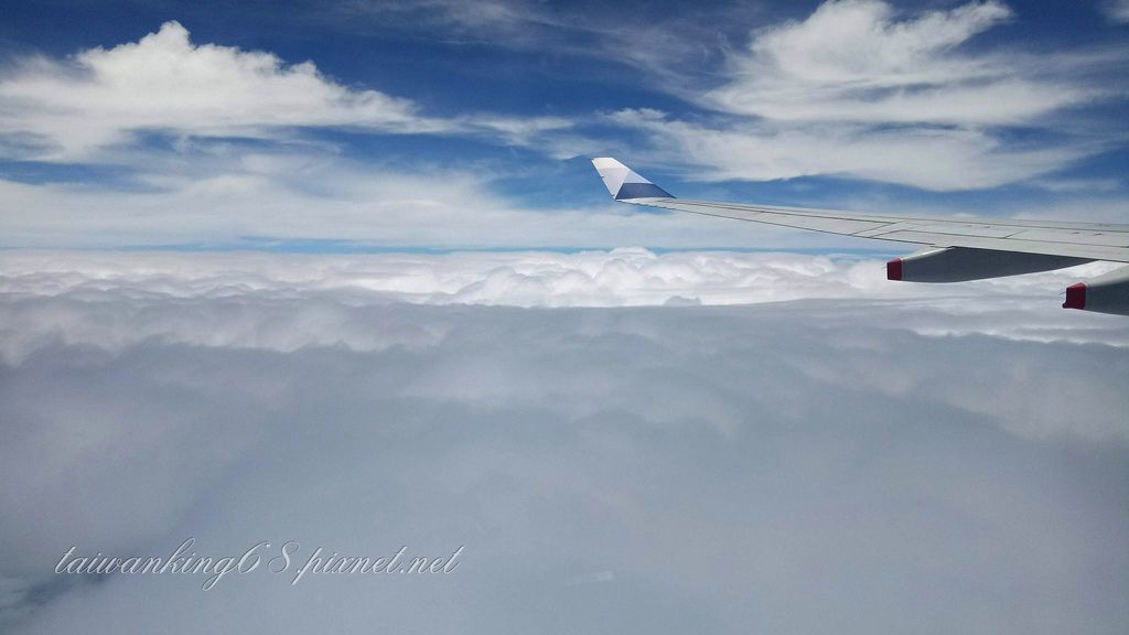 飛機窗外的雲海