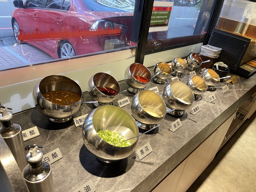 【食记】上官木桶锅中坜加盟店｜麻辣牛奶汤底超推 肉品海鲜超级