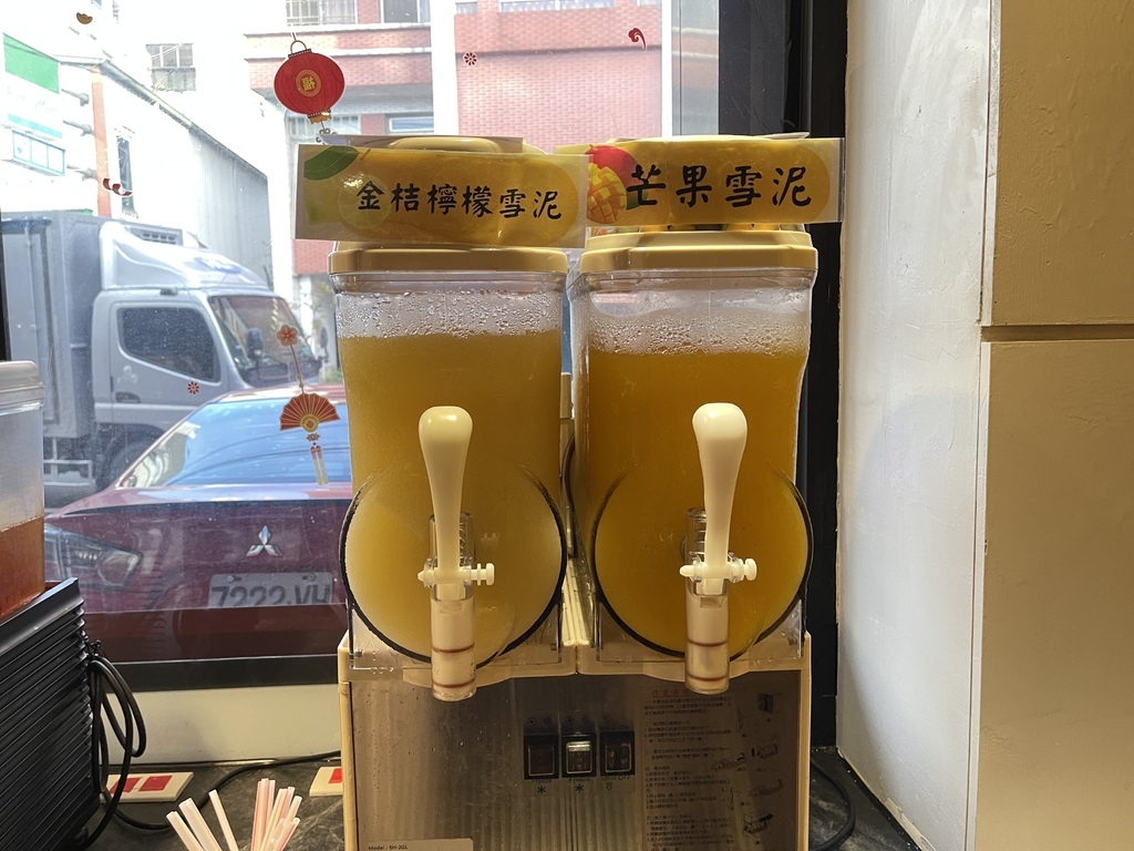 【食记】上官木桶锅中坜加盟店｜麻辣牛奶汤底超推 肉品海鲜超级