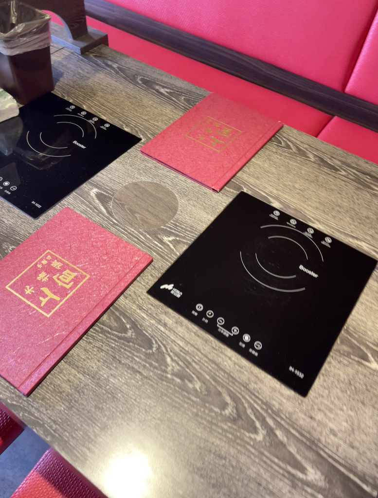 【食记】上官木桶锅中坜加盟店｜麻辣牛奶汤底超推 肉品海鲜超级