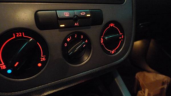 Vw Golf 2 0tdi 17萬公里汽車冷氣不冷壓縮機流量控制器 Vcds冷氣電腦連線檢修 查冷氣電腦數據檢修健診冷氣定期保養壓縮機潤滑油及冷媒重灌 冷房效率一級棒 專業冷氣 毅修汽車