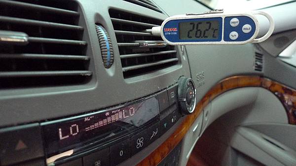 Mercedes Benz W211冷氣不冷壓縮機流量控制器更換冷氣保養清洗更換壓縮機潤滑油及冷媒換新重灌 冷房效率一級棒 雪花臺灣