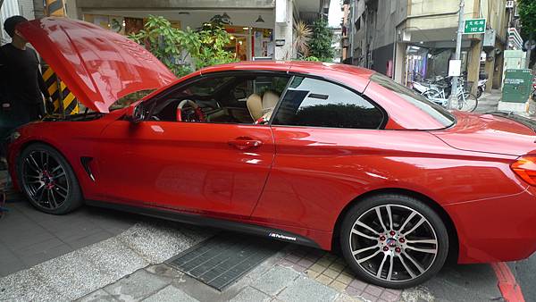 Bmw 2台冷氣健診 定期保養 Bmw2門清洗冷氣系統內潤滑油排出壓縮機冷凍油潤滑油換新 冷媒定量秤重換新冷房效率一級棒及風箱仁除臭除霉菌毅修汽車專業冷氣 Bmw 2台冷氣健診 定期保養 Bmw2門清洗冷氣系統內潤滑油排出壓縮機冷凍油潤滑油換新 冷媒定量秤重換新冷房效率一級棒及風箱仁除臭除霉菌毅修汽車專業冷氣