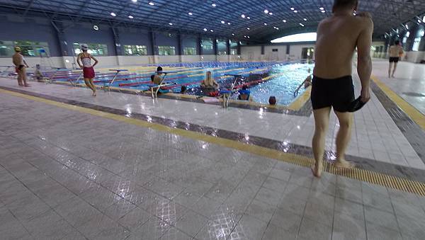 烏日游泳池 焚化爐旁 烏日鄉民只要45元 有票價表 老菁遊記 痞客邦