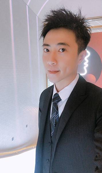 酒店應徵台北酒店經紀梁小尊|梁曉尊.jpg 酒店應徵台北酒店經紀梁小尊|梁曉尊.jpg