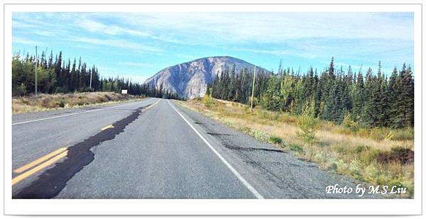 01 AlaskaHwy-YT1 [Km1578.5] Paint Mt