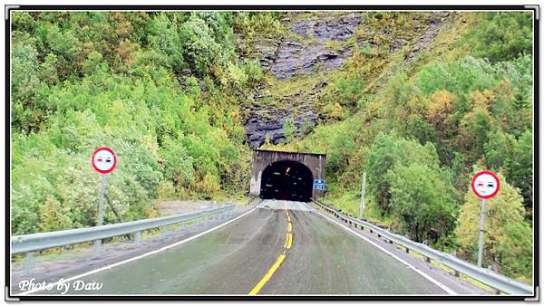 82 Fv17 Sundfjord Tunnel.jpg