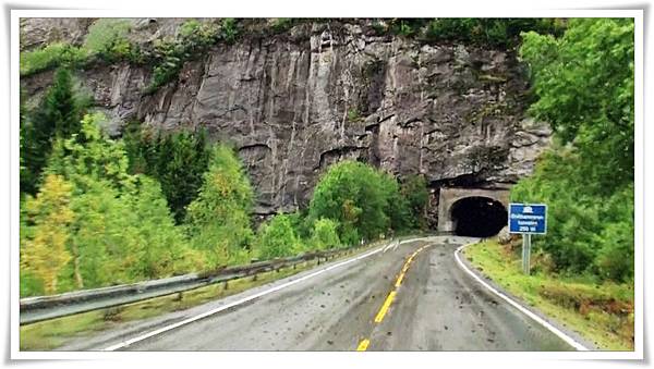 99 Fv17 Eivikhammeren Tunnel.jpg