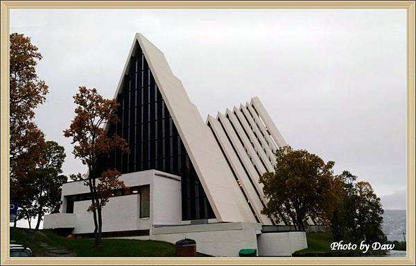 14 Tromso Arctic Cathedral.jpg