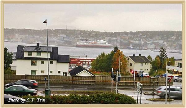 15 Tromso Arctic Cathedral.jpg