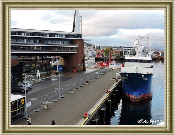 67 Tromso Port (Before sunset).JPG