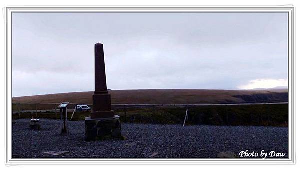 69 Nordkapp-Kong Oscar II Besteg Monument.JPG