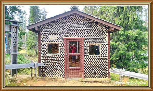 27 Tankavaara[Bottle House].jpg