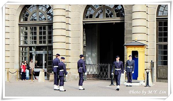 12 Changing guards[Kungliga Slottet].JPG