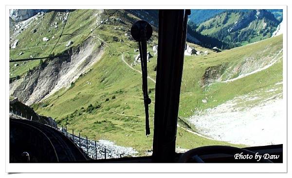 93 CH Pilatus_CogwheelRailway.jpg