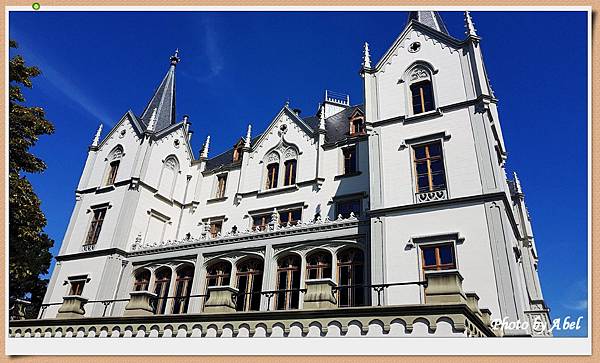 96 CH Vevey_ChateauAile.jpg