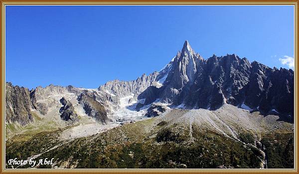 67 FR MerDeGlace-AiguilleDuDru.JPG