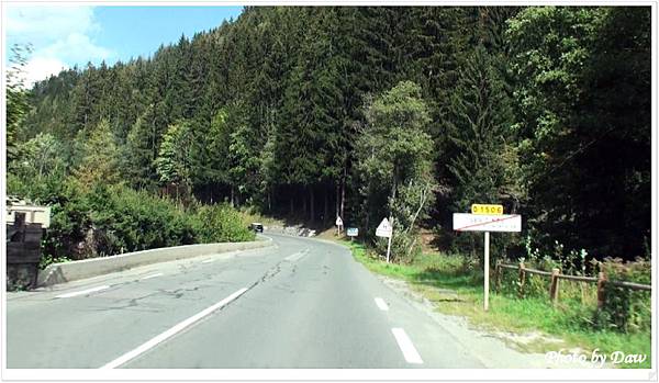 29 FR D1506_LesTines-ToSwiss14Km.jpg